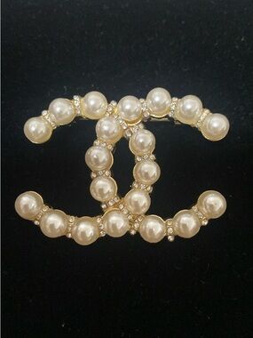 CHANEL Pearl & Crystal Double C Brooch - Cream and Gold